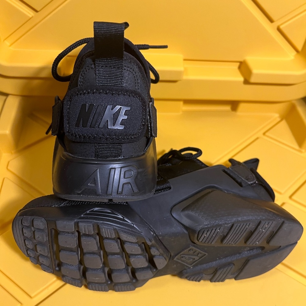 Nike Air Huarache City Low - Hardly worn ready for a new home.